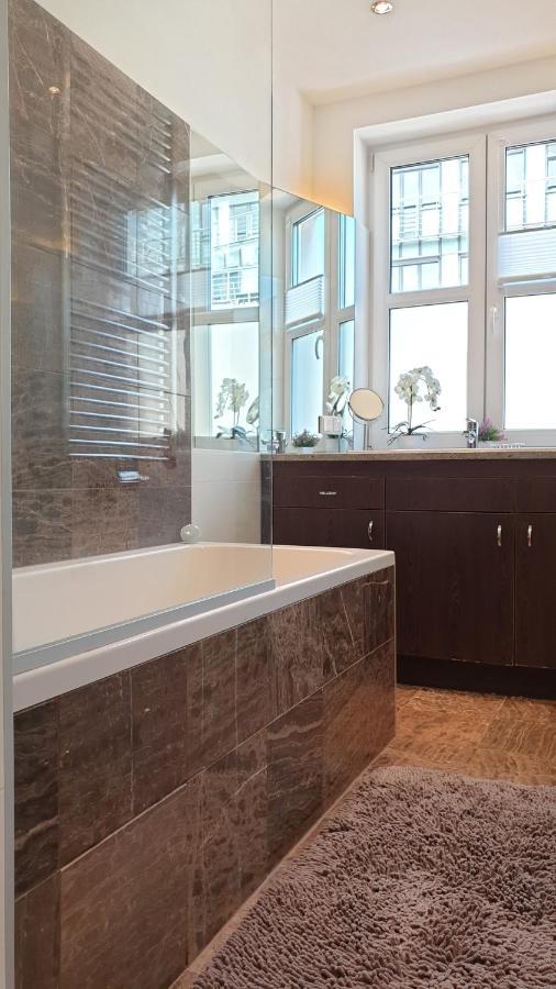 Wonderful 2-bedroom Belvedere Appartement
